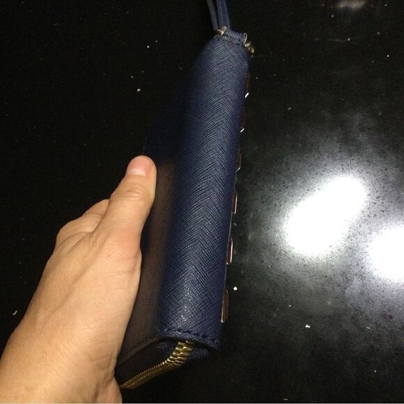 MICHAEL KORS Wristlet  - Picture 5 of 13